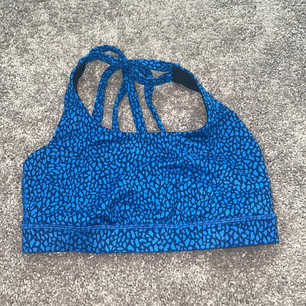 lulu bra size 4. no padding